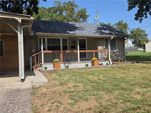 208 SW 5th Street, Lee's Summit, MO 64063