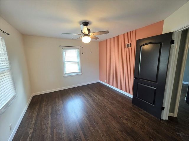 208 SW 5th Street, Lee's Summit, MO 64063