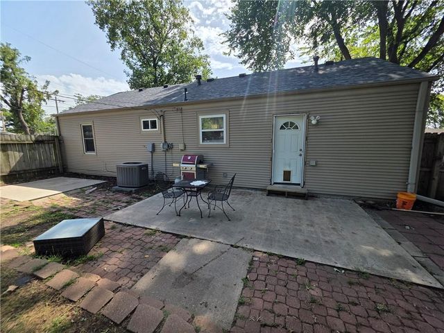 208 SW 5th Street, Lee's Summit, MO 64063