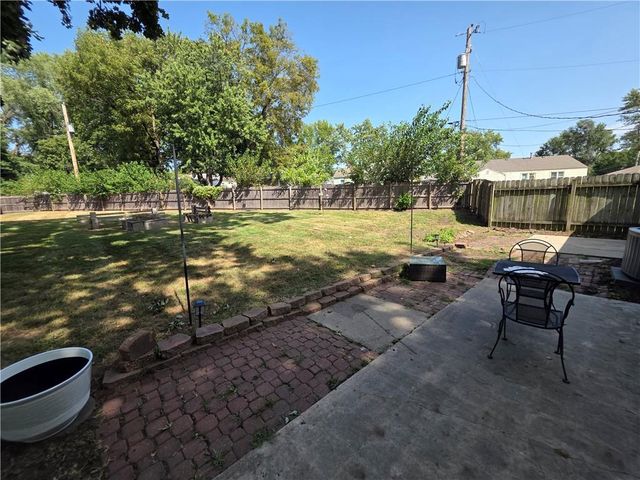 208 SW 5th Street, Lee's Summit, MO 64063