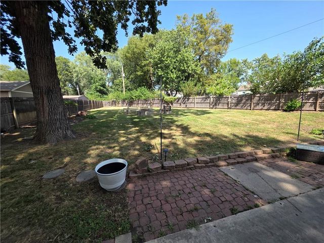 208 SW 5th Street, Lee's Summit, MO 64063