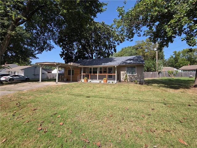 208 SW 5th Street, Lee's Summit, MO 64063