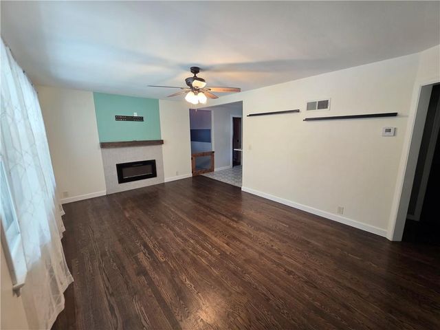208 SW 5th Street, Lee's Summit, MO 64063