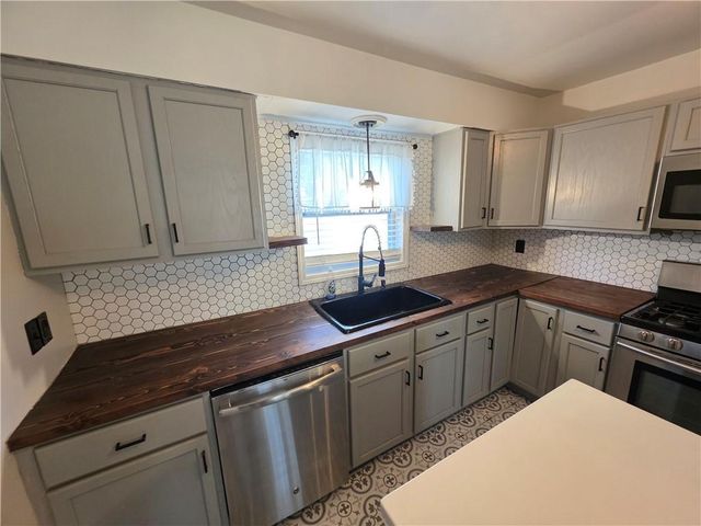 208 SW 5th Street, Lee's Summit, MO 64063
