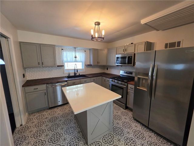 208 SW 5th Street, Lee's Summit, MO 64063