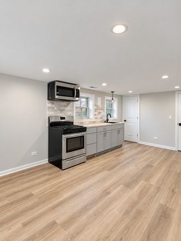 18 S Austin Boulevard B, Oak Park, IL 60304