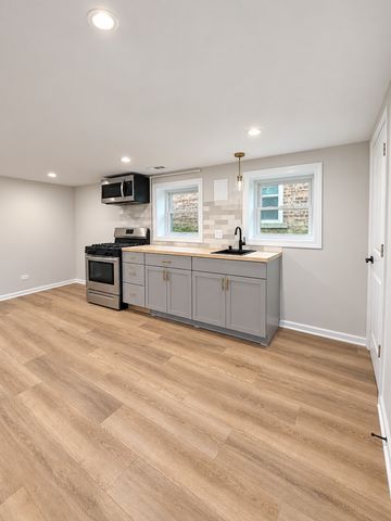 18 S Austin Boulevard B, Oak Park, IL 60304