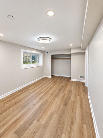 18 S Austin Boulevard B, Oak Park, IL 60304