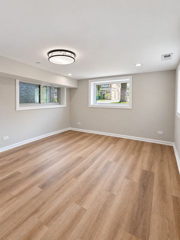 18 S Austin Boulevard B, Oak Park, IL 60304
