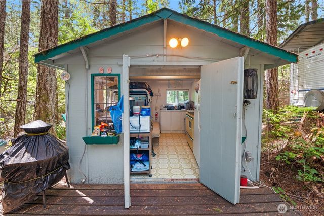20 N Mount Jupiter Court, Hoodsport, WA 98548