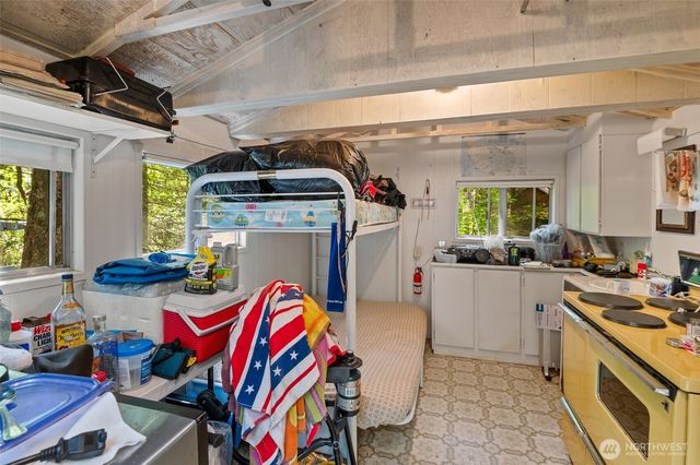 20 N Mount Jupiter Court, Hoodsport, WA 98548