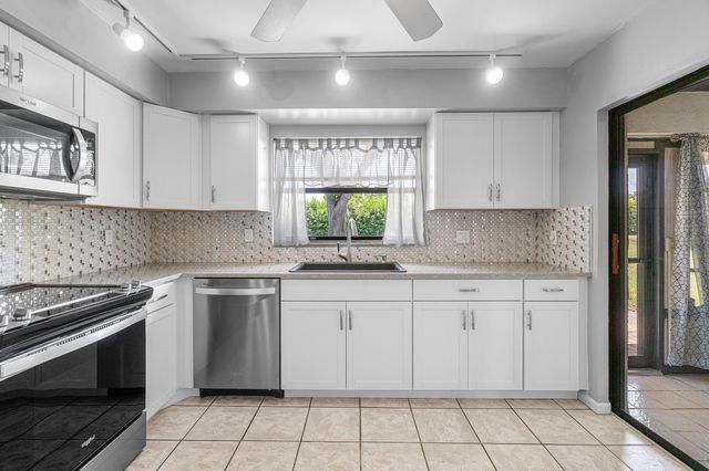 9945 PAPAYA TREE Trail B, Boynton Beach, FL 33436