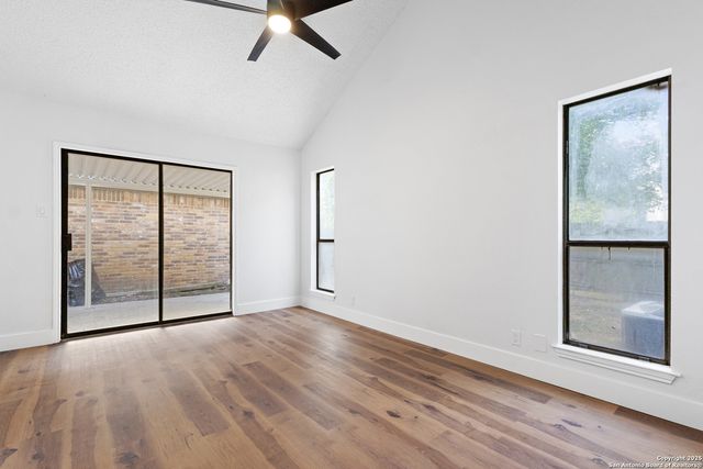 3042 Wood Cir, San Antonio, TX 78251