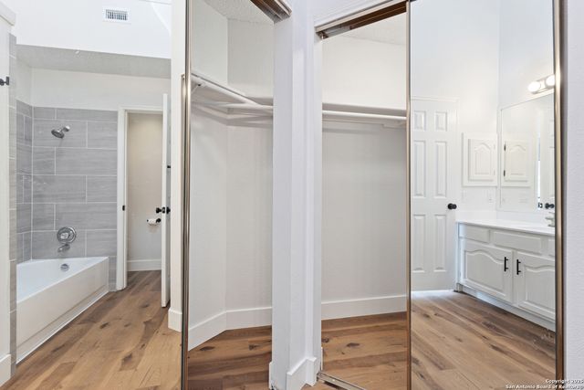3042 Wood Cir, San Antonio, TX 78251