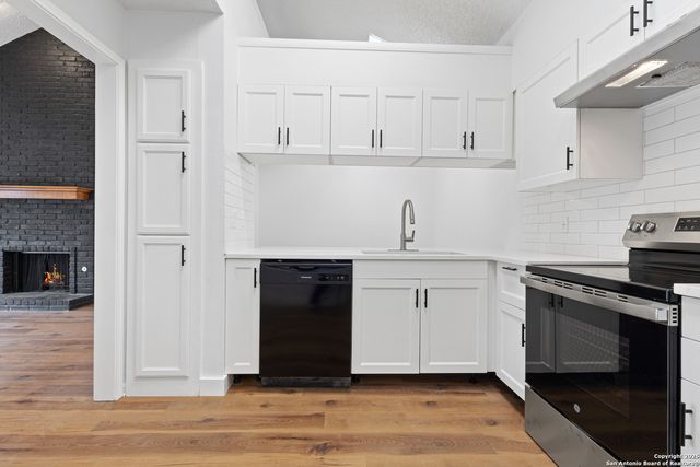 3042 Wood Cir, San Antonio, TX 78251