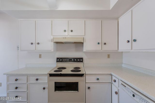 55 N Los Pinos, Green Valley, AZ 85614