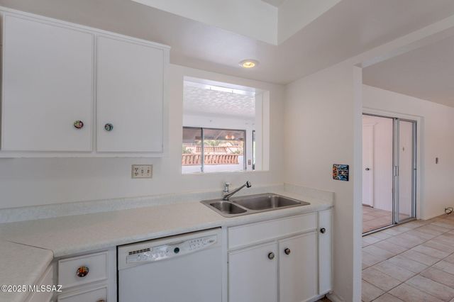 55 N Los Pinos, Green Valley, AZ 85614