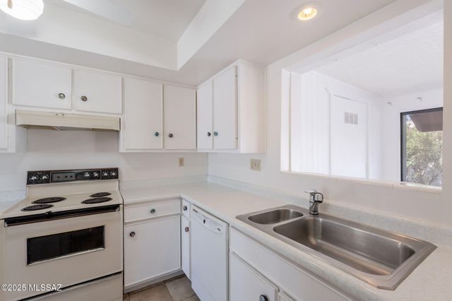 55 N Los Pinos, Green Valley, AZ 85614