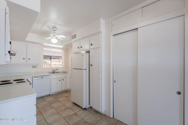 55 N Los Pinos, Green Valley, AZ 85614