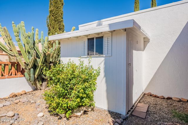 55 N Los Pinos, Green Valley, AZ 85614