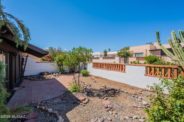 55 N Los Pinos, Green Valley, AZ 85614
