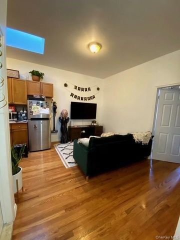 941 Manhattan Avenue, Brooklyn, NY 11222