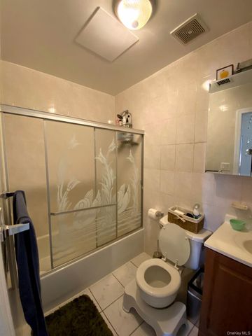 941 Manhattan Avenue, Brooklyn, NY 11222