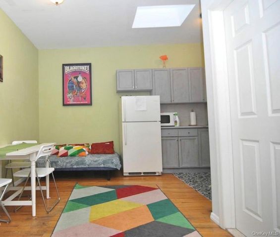 941 Manhattan Avenue, Brooklyn, NY 11222