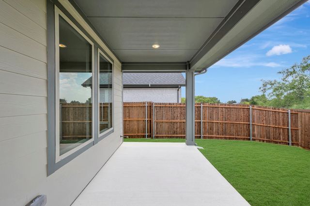 1733 Nesting Robin Lane, Denton, TX 76249