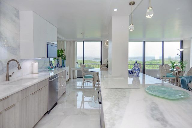 5540 N Ocean Drive 8c, Riviera Beach, FL 33404