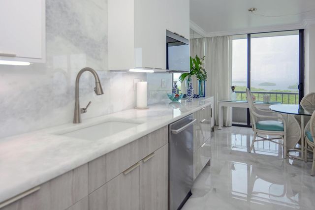 5540 N Ocean Drive 8c, Riviera Beach, FL 33404