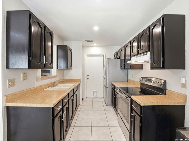 7622 PIPERS LN, San Antonio, TX 78251