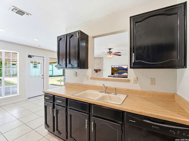 7622 PIPERS LN, San Antonio, TX 78251