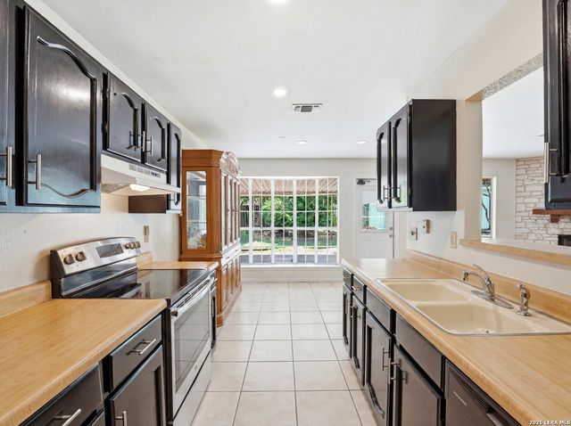 7622 PIPERS LN, San Antonio, TX 78251