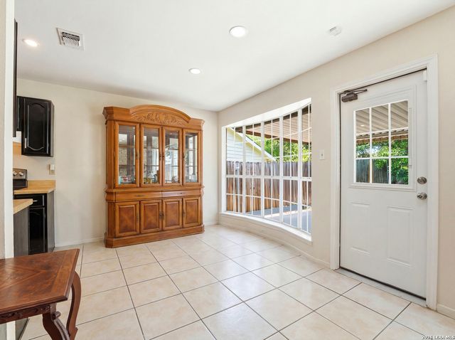 7622 PIPERS LN, San Antonio, TX 78251