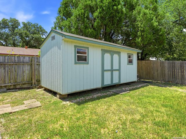 7622 PIPERS LN, San Antonio, TX 78251