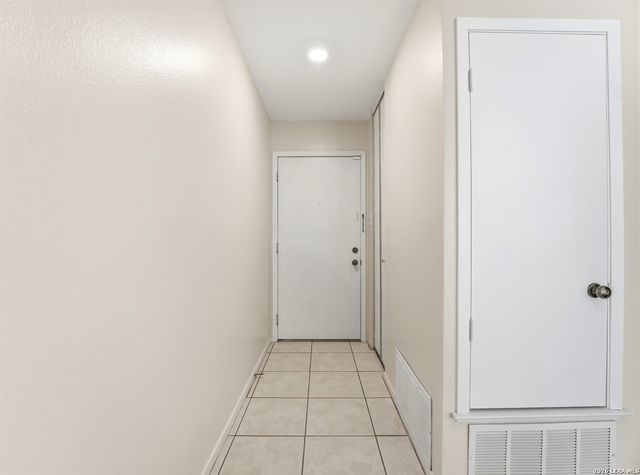 7622 PIPERS LN, San Antonio, TX 78251