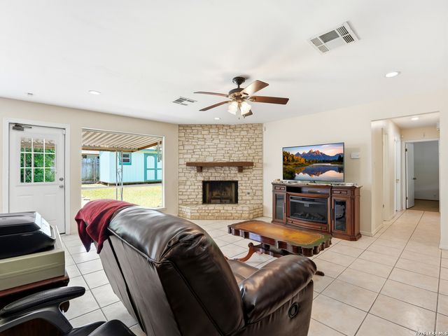 7622 PIPERS LN, San Antonio, TX 78251