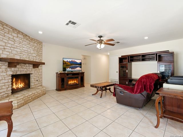 7622 PIPERS LN, San Antonio, TX 78251