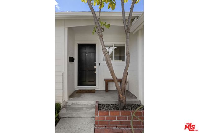 17212 Bullock Street, Encino, CA 91316