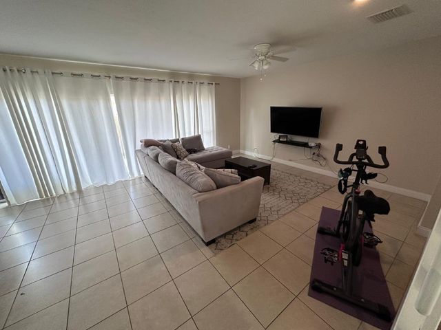 8251 NW 8th Place, Plantation, FL 33324