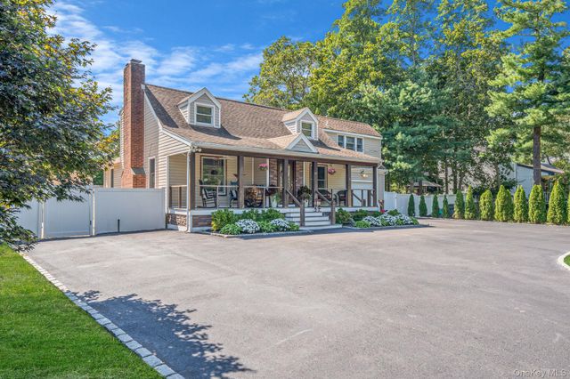 183 Old Country Road, Speonk, NY 11972