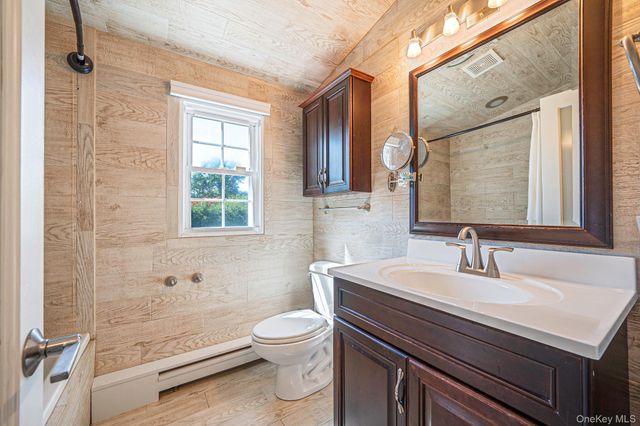 183 Old Country Road, Speonk, NY 11972