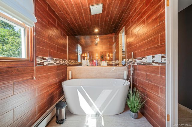 183 Old Country Road, Speonk, NY 11972