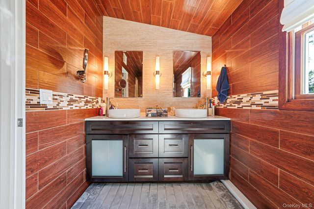 183 Old Country Road, Speonk, NY 11972