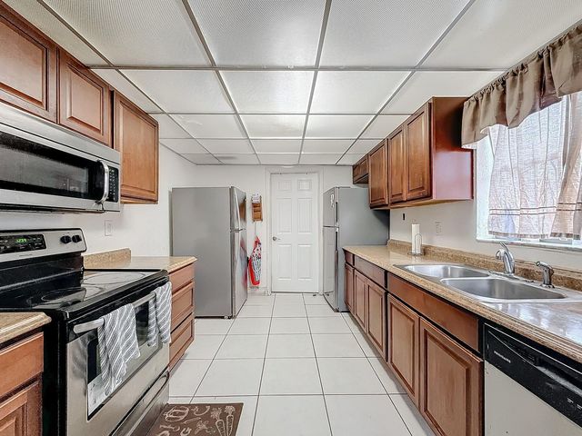 2768 S University Dr 12B, Davie, FL 33328