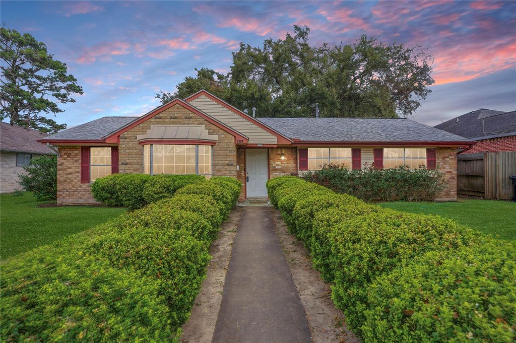 8307 Coastway Lane, Houston, TX 77075