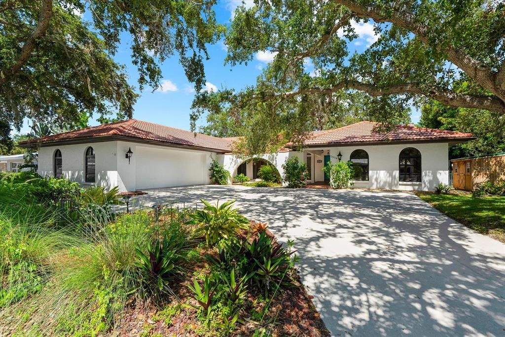 2504 TANGLEWOOD DRIVE, Sarasota, FL 34239