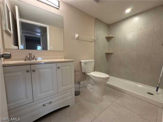 5307 Summerlin RD 707, Fort Myers, FL 33919