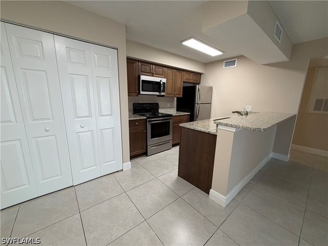 5307 Summerlin RD 707, Fort Myers, FL 33919